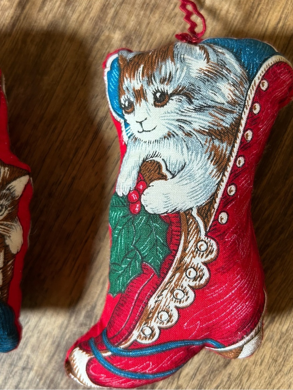 Vtg 80s Lot of 2 Cat Stuffed Fabric Christmas Ornaments Kitten Kitsch Handmade - Picture 3 of 6